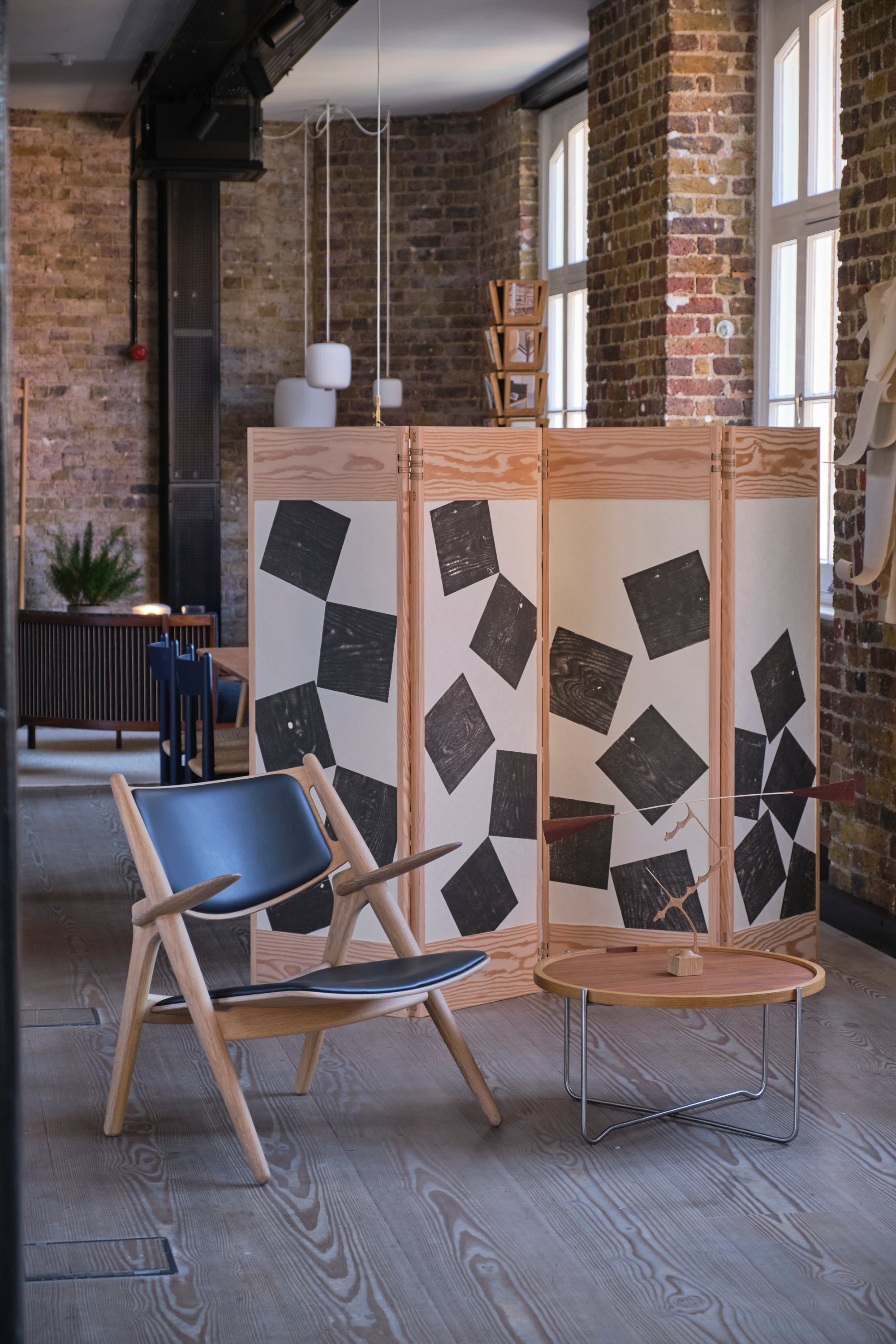 Folding screen