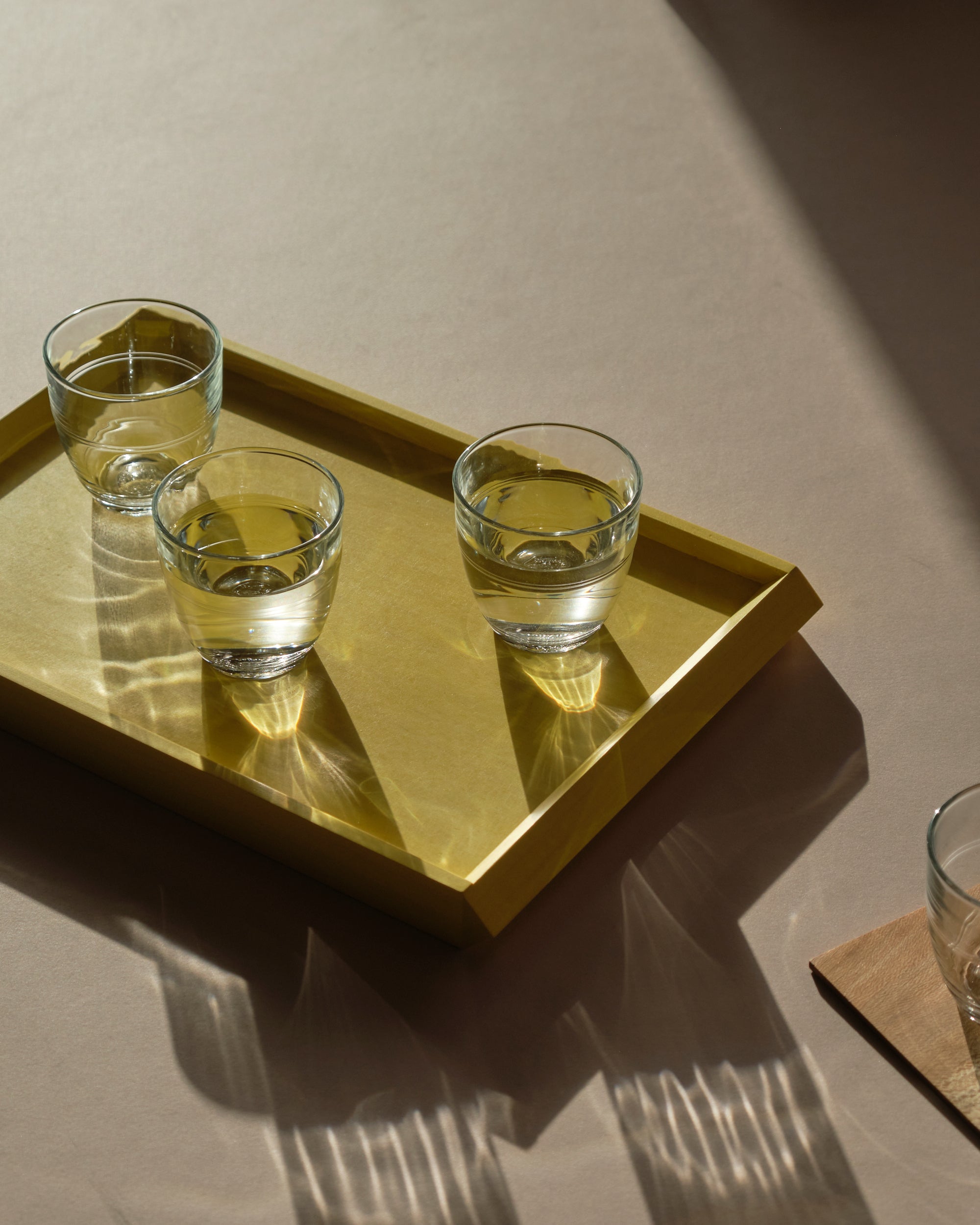 Either trays, yellow maple