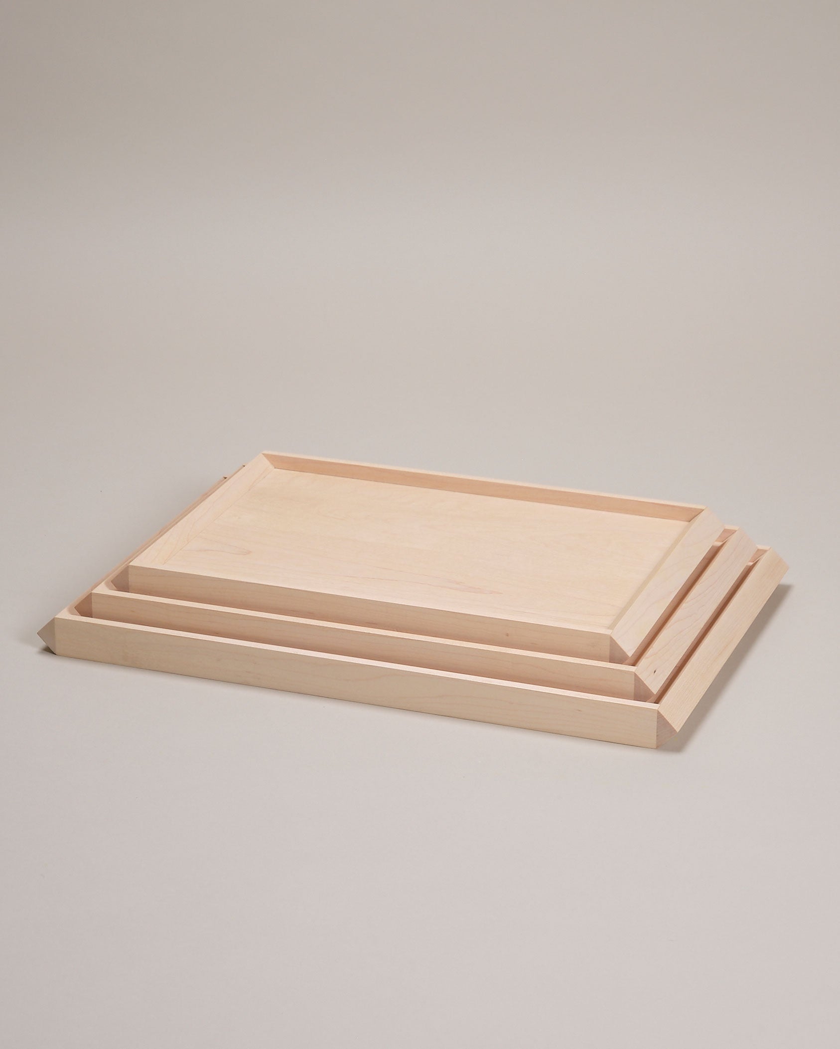 Either trays, maple