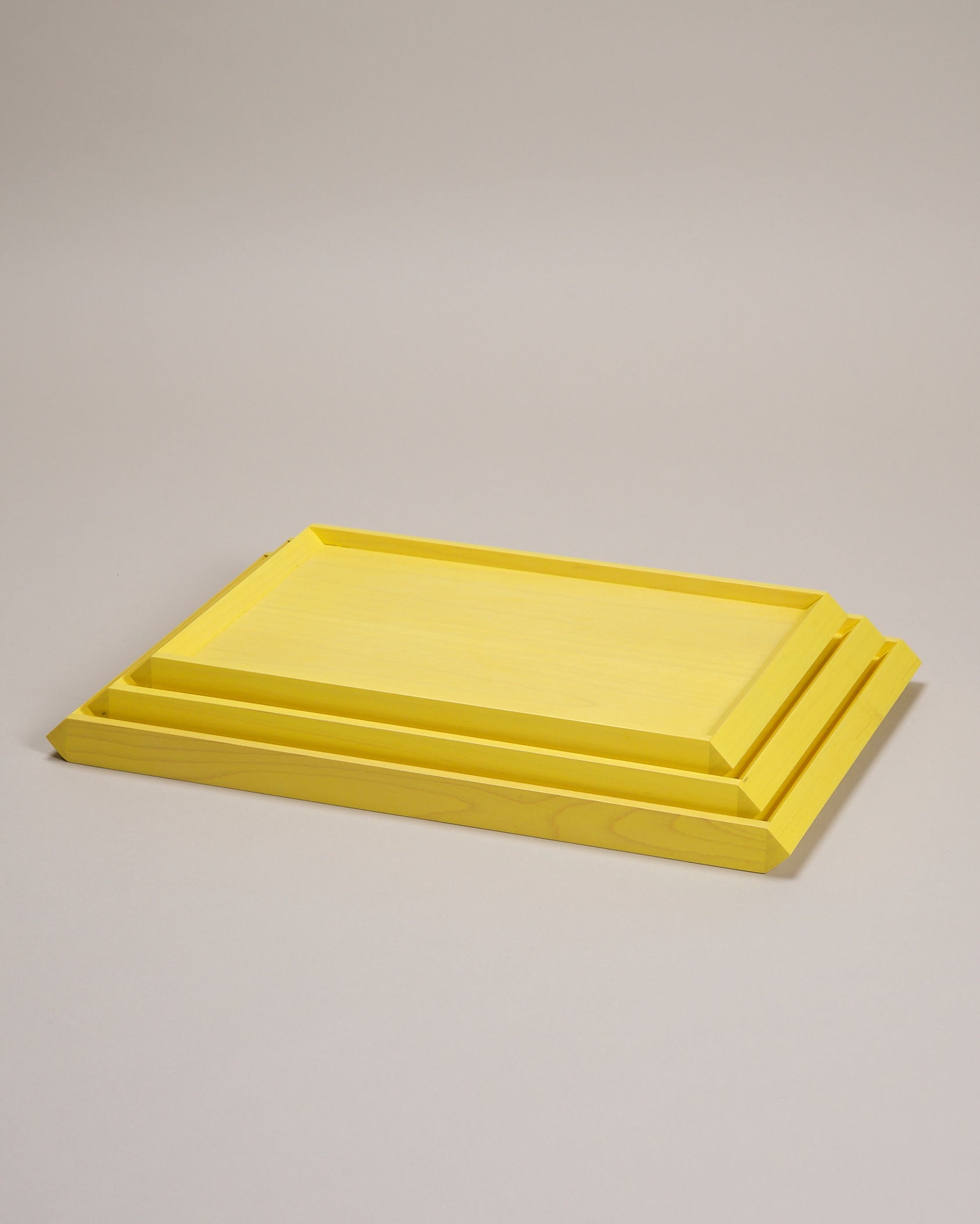 Either trays, yellow maple